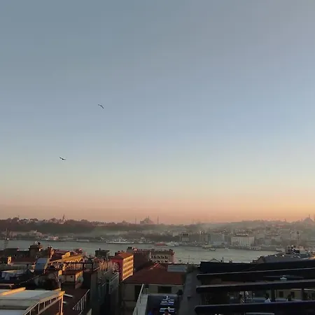 Big Historical Flat In Galata