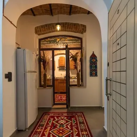 Big Historical Flat In Galata